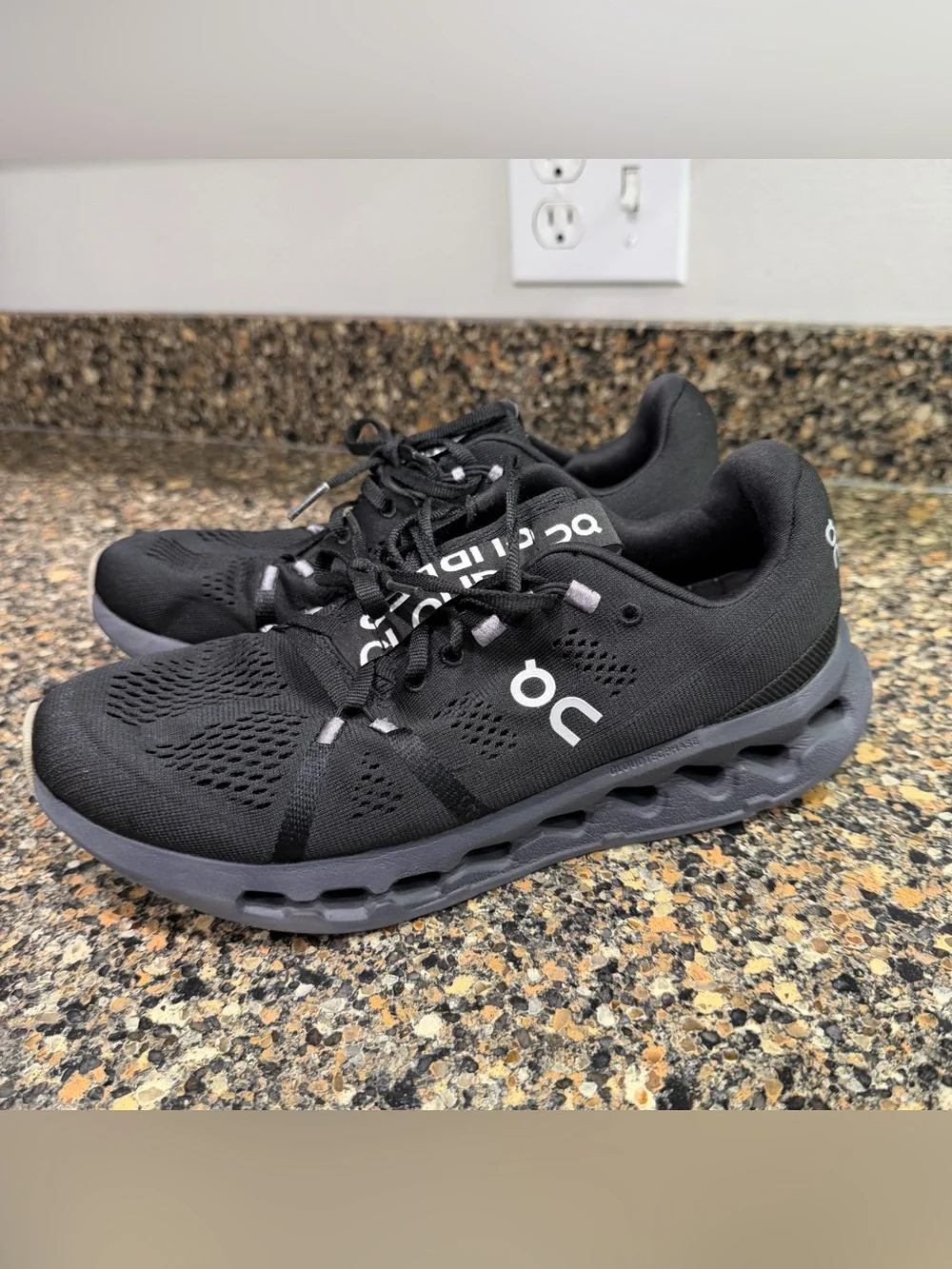 On Cloud Black Running Shoes ladies 9